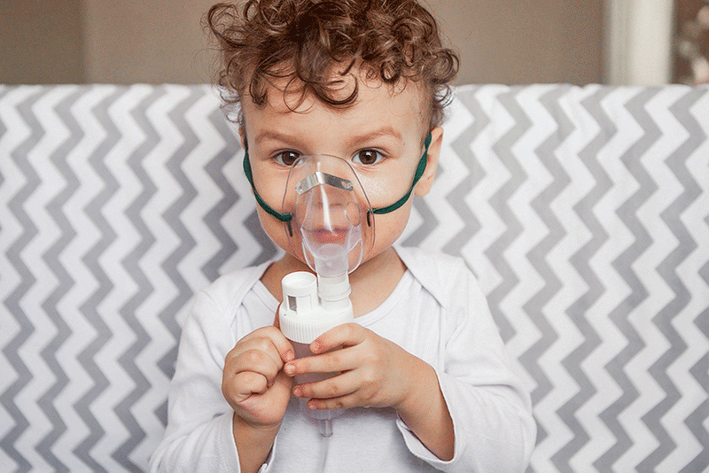 Los riesgos del asma con padres fumadores y las claves para luchar la adicción