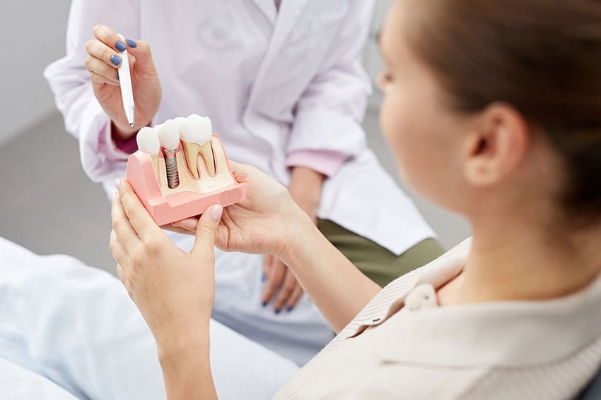 ¿Qué seguro dental cubre implantes?